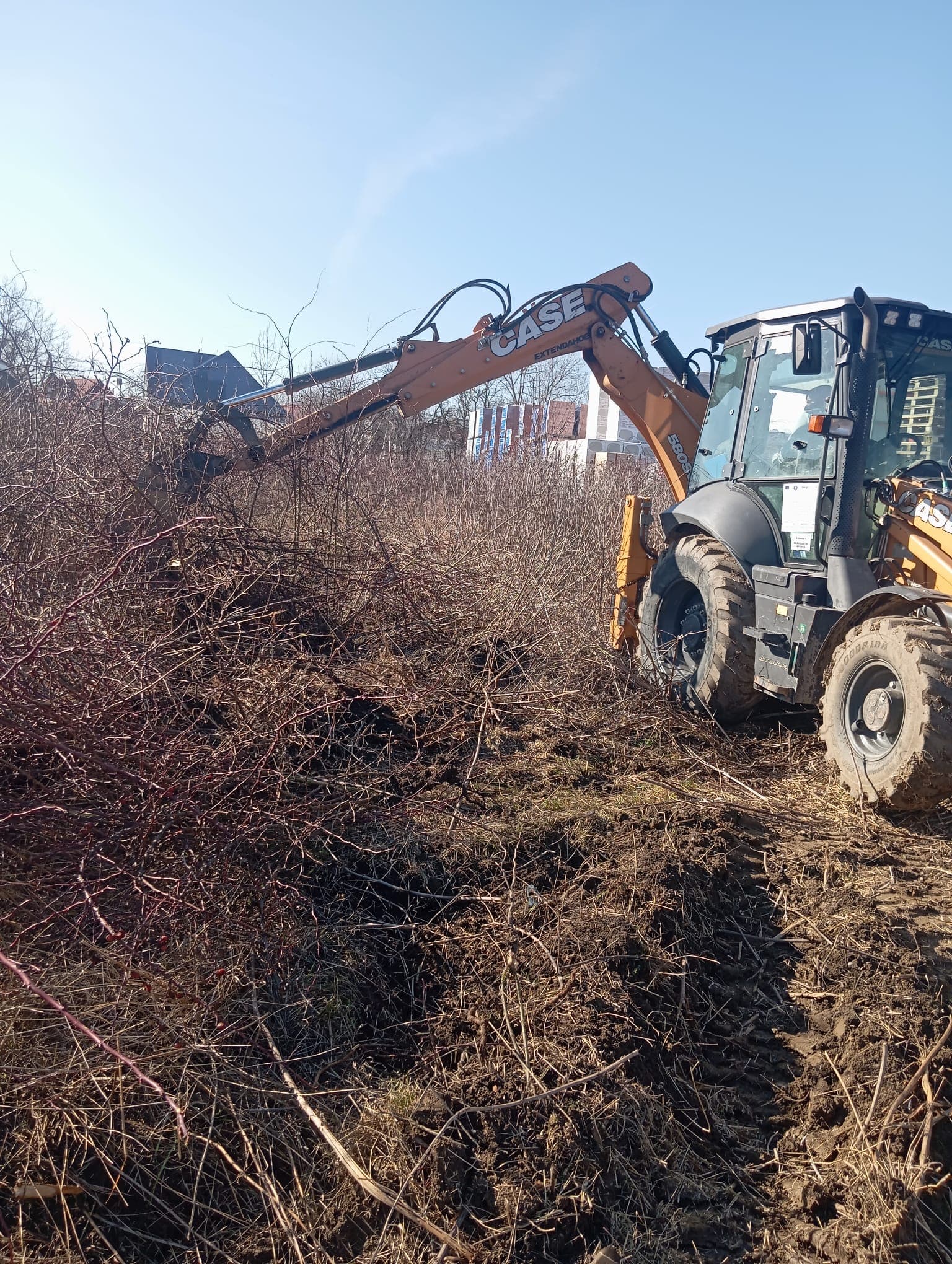 Nivelare teren cu Buldoexcavator